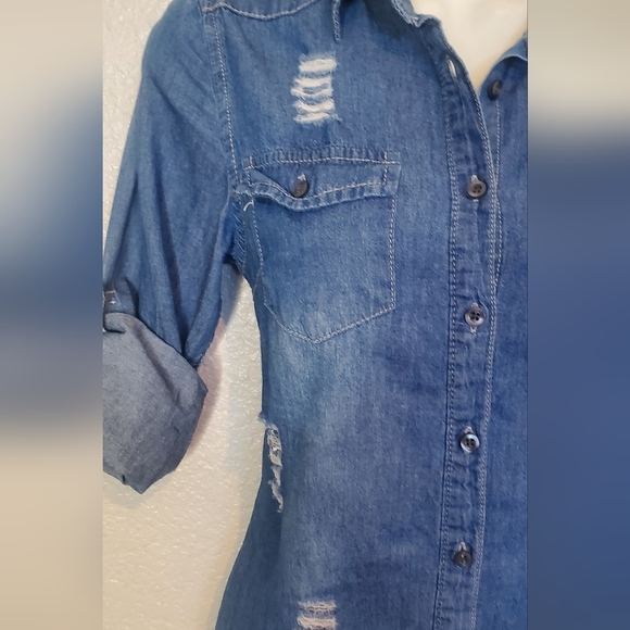 💚5/$25 Chambray Denim Distressed Button-Up Shirt Roll Tab Sleeve Size Small - Picture 5 of 7